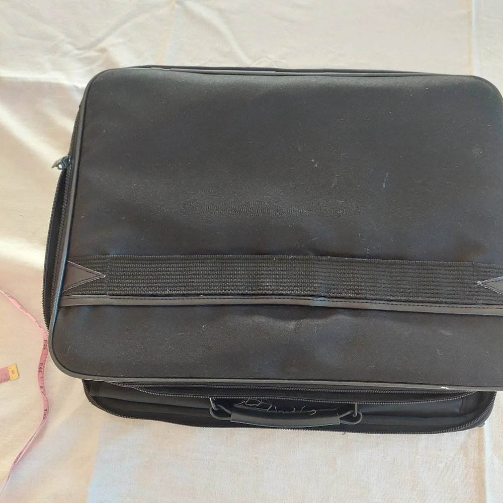 Dell Laptop Computer Carrying Case 17 Inch Bag Black With Shoulder Strap